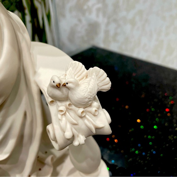 Giuseppe Armani Vintage Capodimonte Figurine " Bride on Balaustre" #0885F MINT - Picture 3 of 9